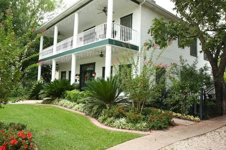 garden-manor-bed-breakfast-inn in grapevine texas