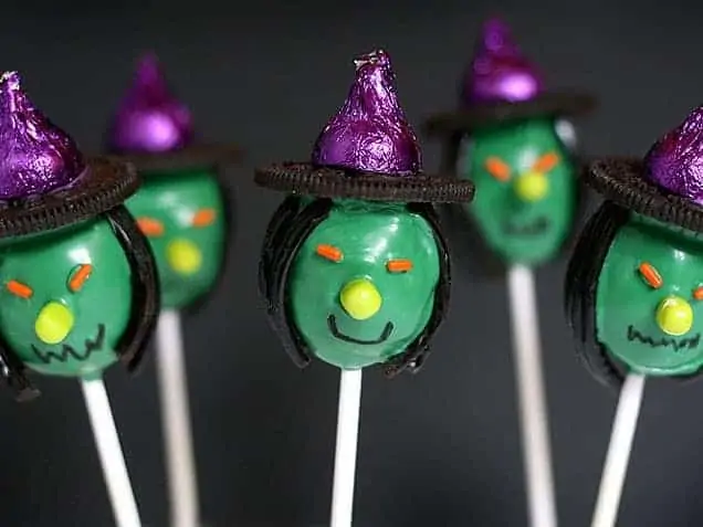 15 Spookalicious Halloween Cake Pops