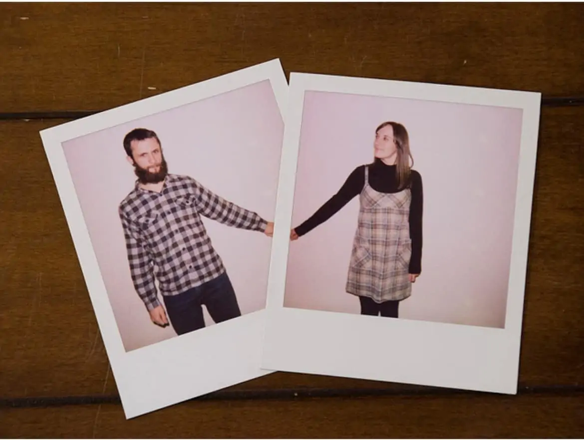 polaroid picture ideas couple holding hands