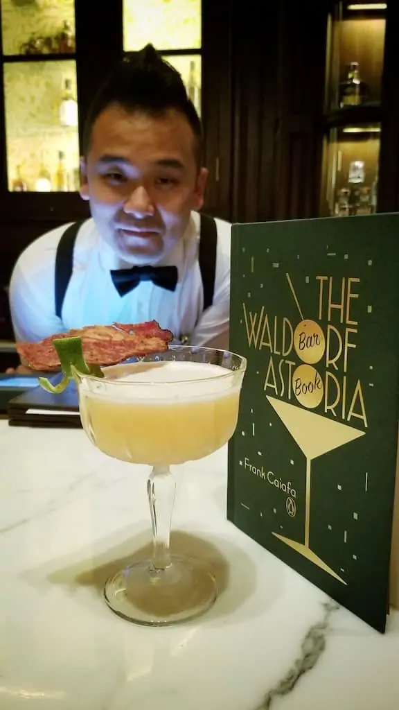 Shanghai China Waldorf Astoria Long Bar Cocktail