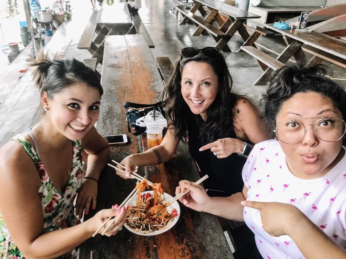 girls friends eat food thailand