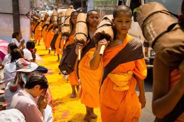 500 Dhutanga Thailand Monks carrying Buddha relics