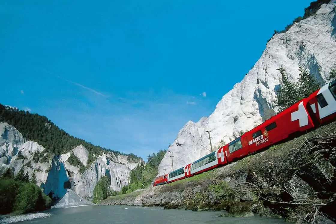RHAETISCHE BAHN: Glacier Express- Rheinschlucht