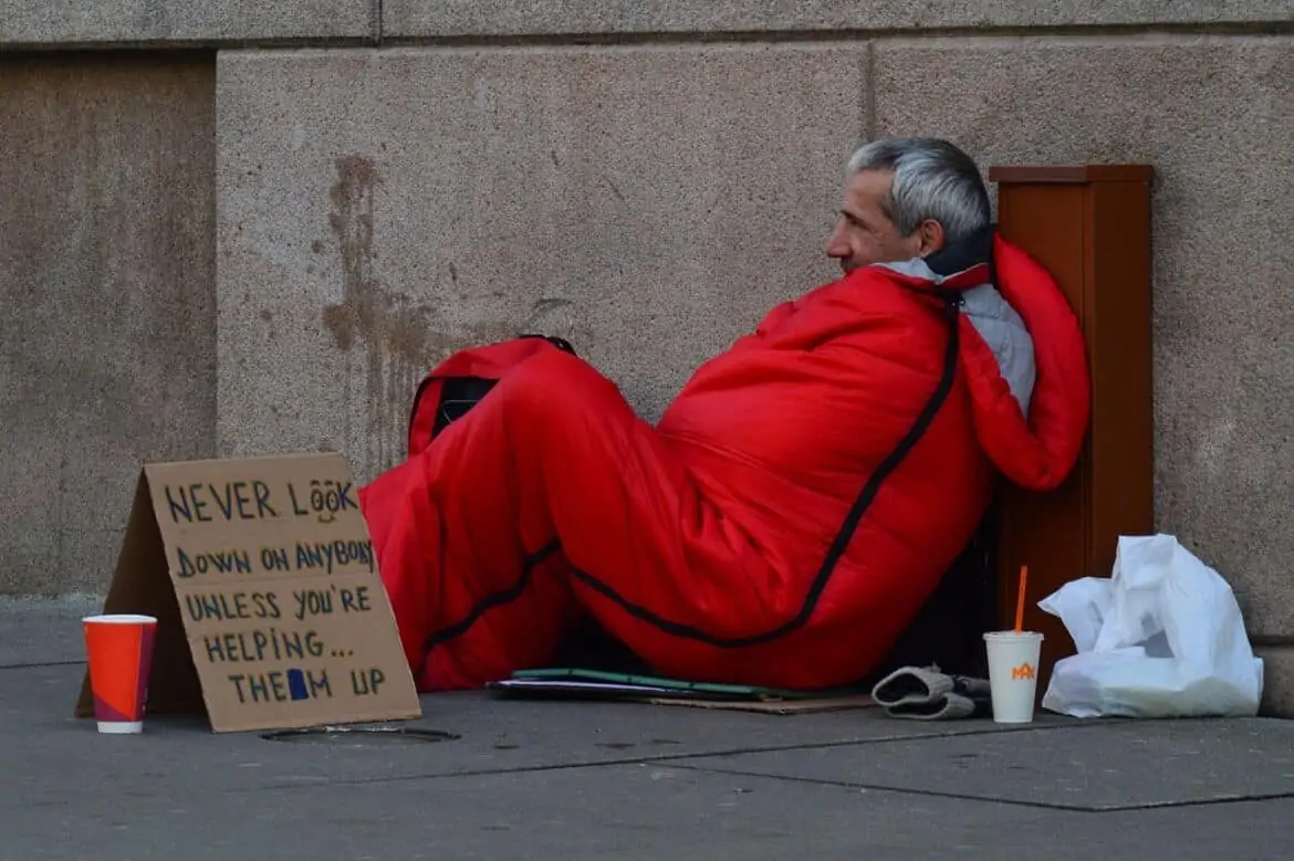 homeless-man-833017_1280